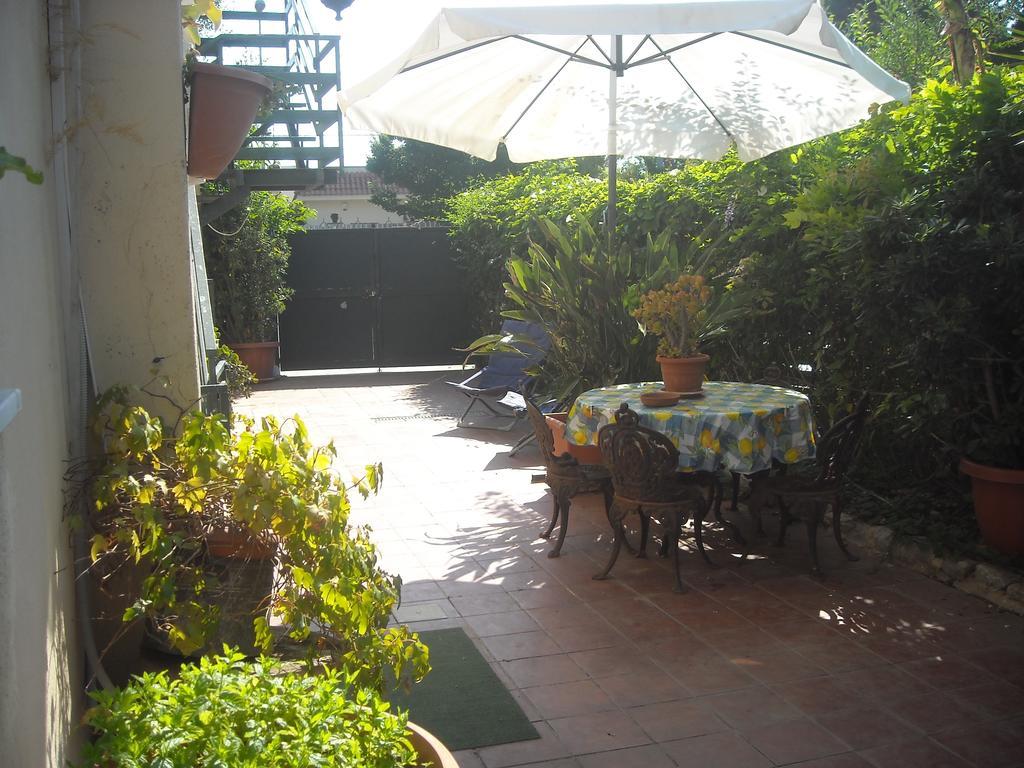 Apartment In A Villa A Mondello Eksteriør bilde