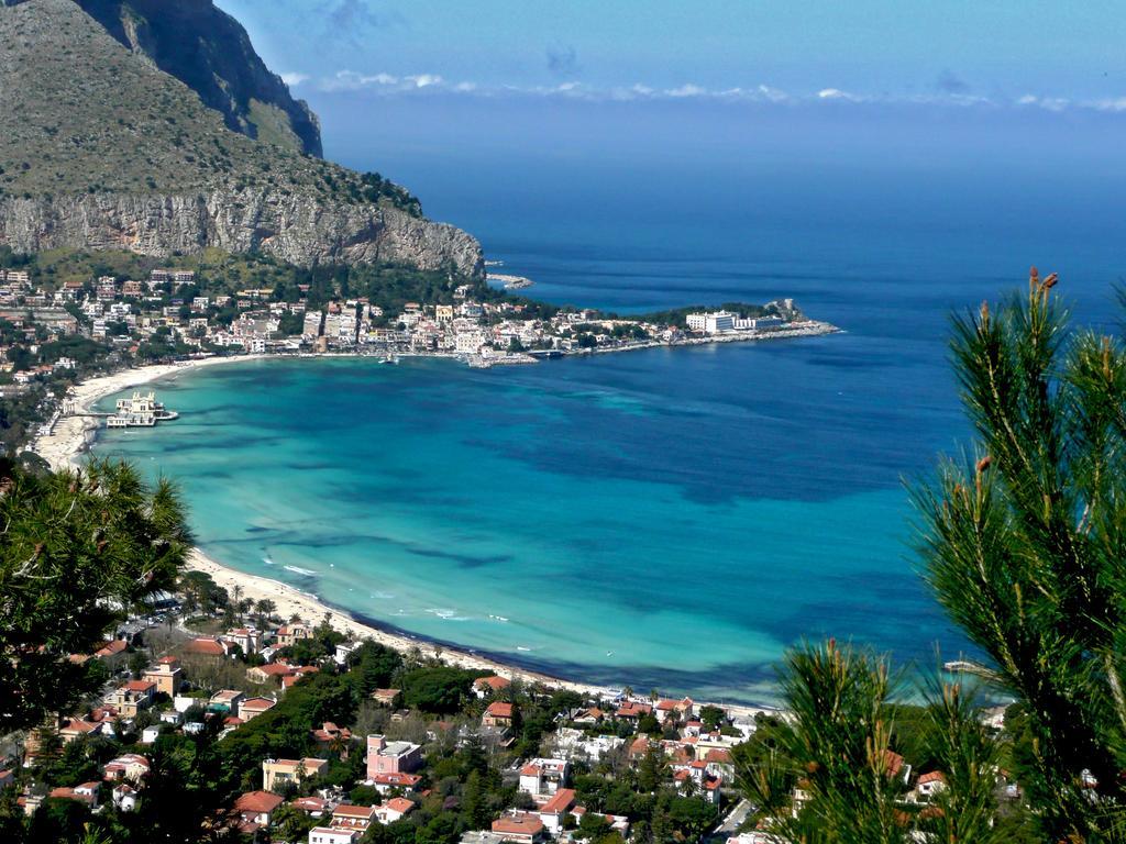 Apartment In A Villa A Mondello Eksteriør bilde